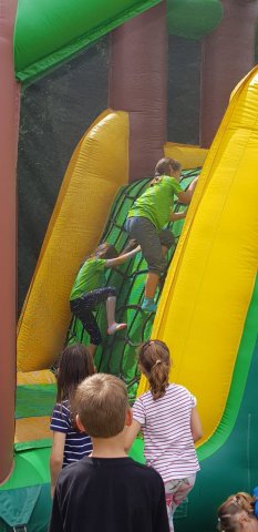 Mitmachangebot_07 Hüpfburg