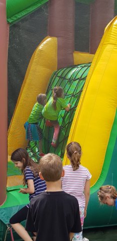 Mitmachangebot_08 Hüpfburg